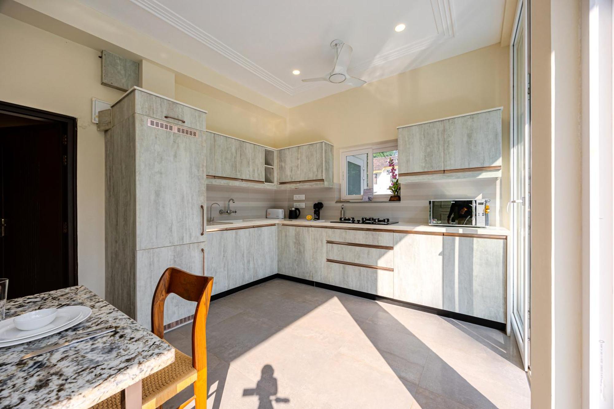 Elivaas 4 Bhk Villa Near Beach With Private Pool & Bar - Casa Boa Vida Candolim Ngoại thất bức ảnh