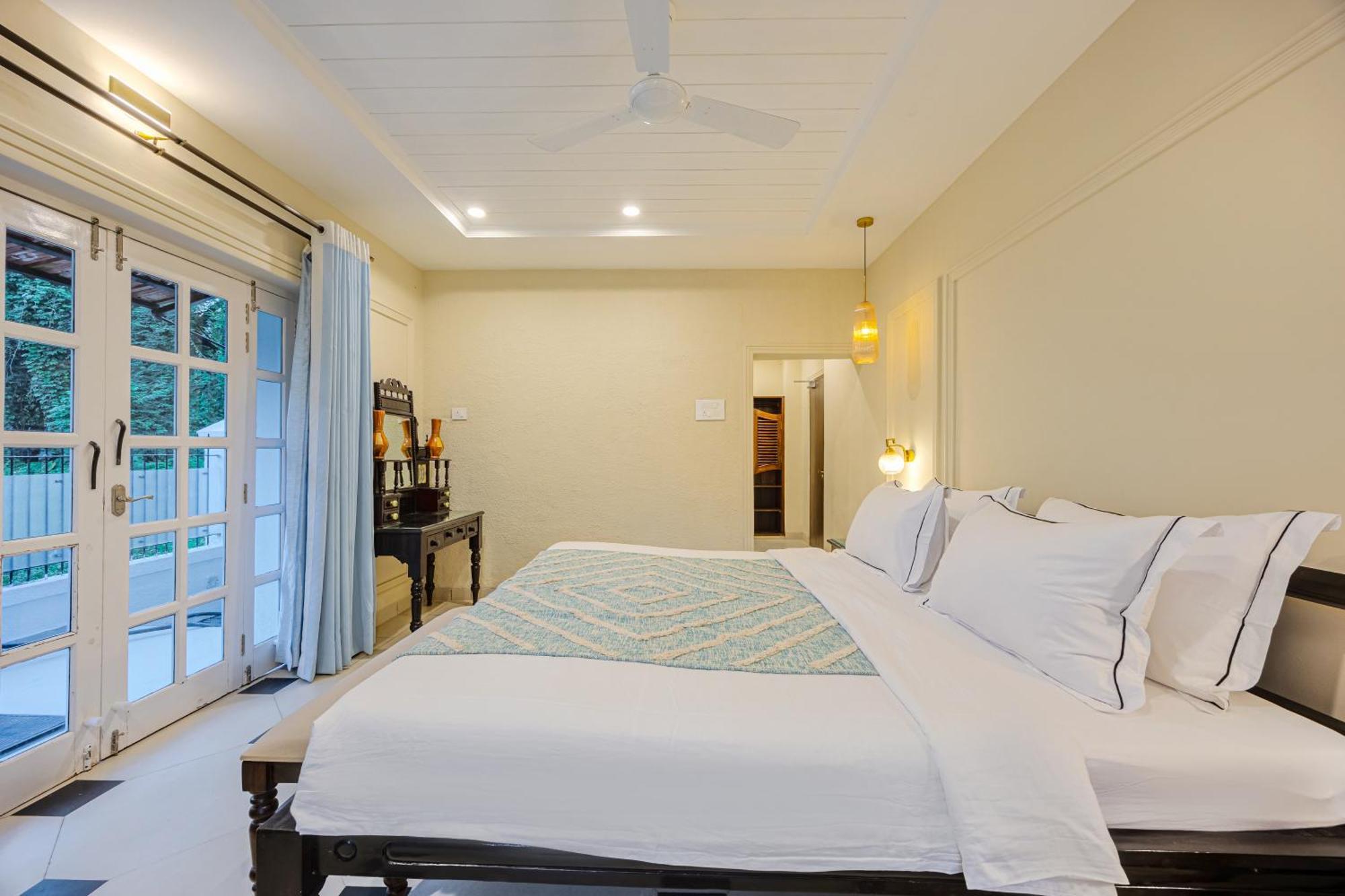 Elivaas 4 Bhk Villa Near Beach With Private Pool & Bar - Casa Boa Vida Candolim Ngoại thất bức ảnh